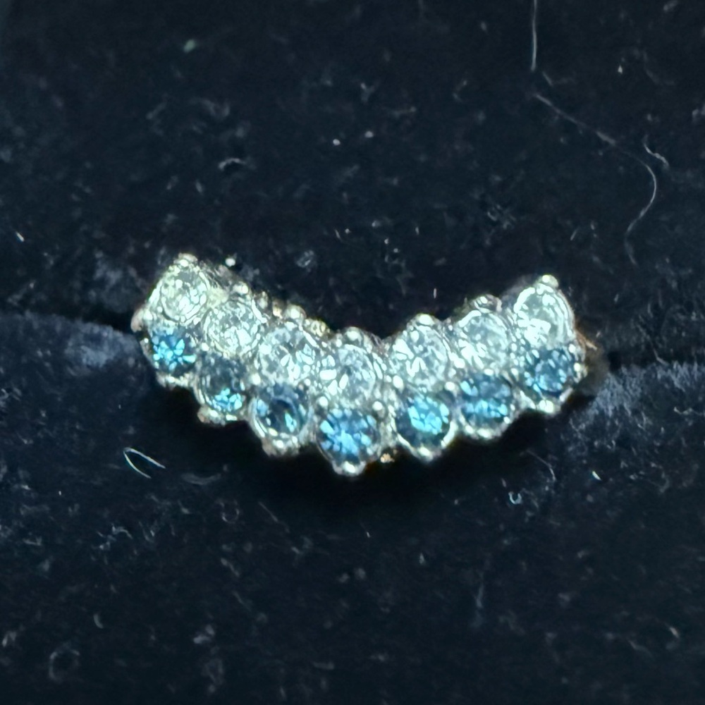 Pretty chevron crystal ring